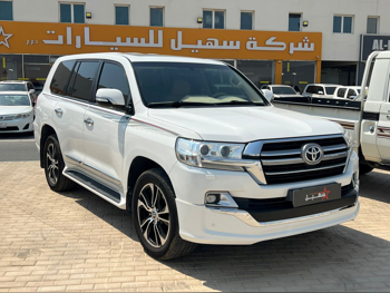 Toyota  Land Cruiser  GXR  2019  Automatic  190,000 Km  8 Cylinder  Four Wheel Drive (4WD)  SUV  White