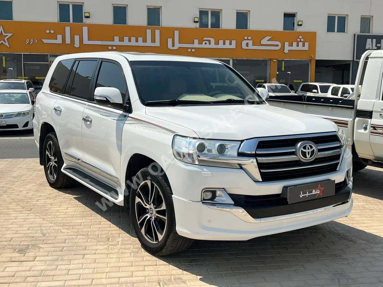 تويوتا  لاند كروزر  جي اكس ار  2019  اوتوماتيك  190,000 كم  8 سلندر  دفع رباعي  اس يو في  أبيض