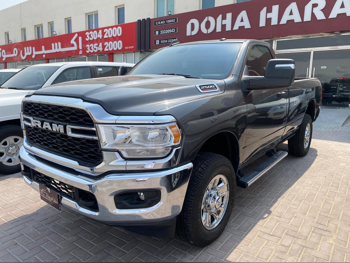 دودج  رام  1500  2024  اوتوماتيك  5,000 كم  8 سلندر  دفع رباعي  بيكب  رمادي  تحت الضمان