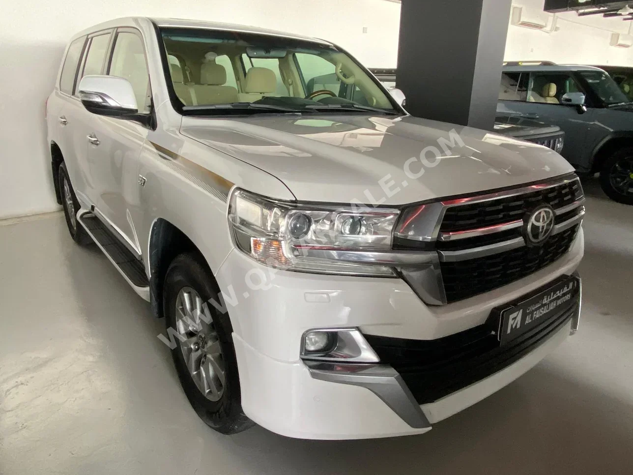 تويوتا  لاند كروزر  في اكس ار  2017  اوتوماتيك  235,000 كم  8 سلندر  دفع رباعي  اس يو في  أبيض