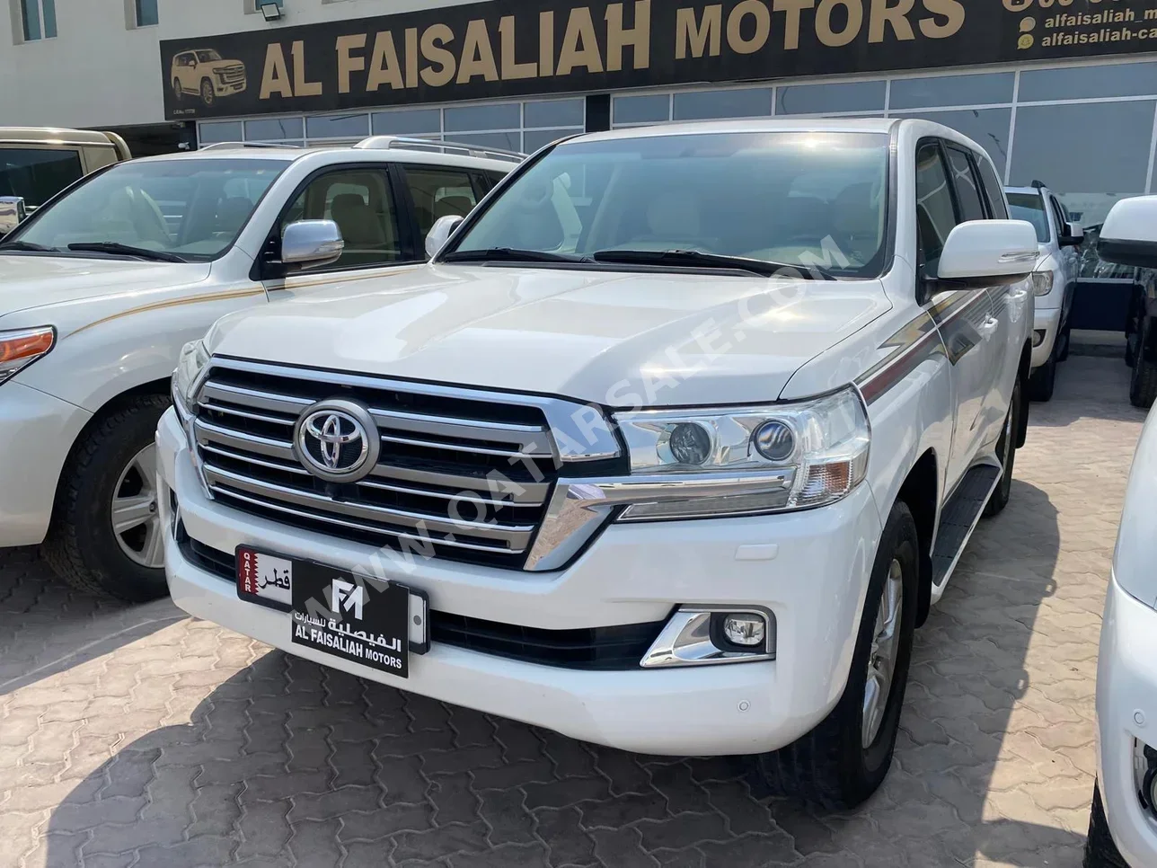 تويوتا  لاند كروزر  جي اكس ار  2016  اوتوماتيك  220,000 كم  6 سلندر  دفع رباعي  اس يو في  أبيض