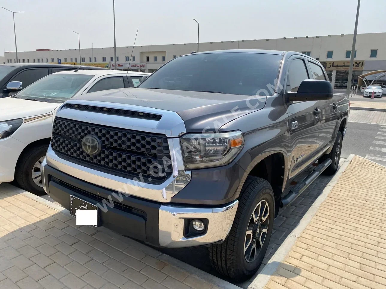 تويوتا  تندرا  2018  اوتوماتيك  185,000 كم  8 سلندر  دفع رباعي  بيكب  رمادي