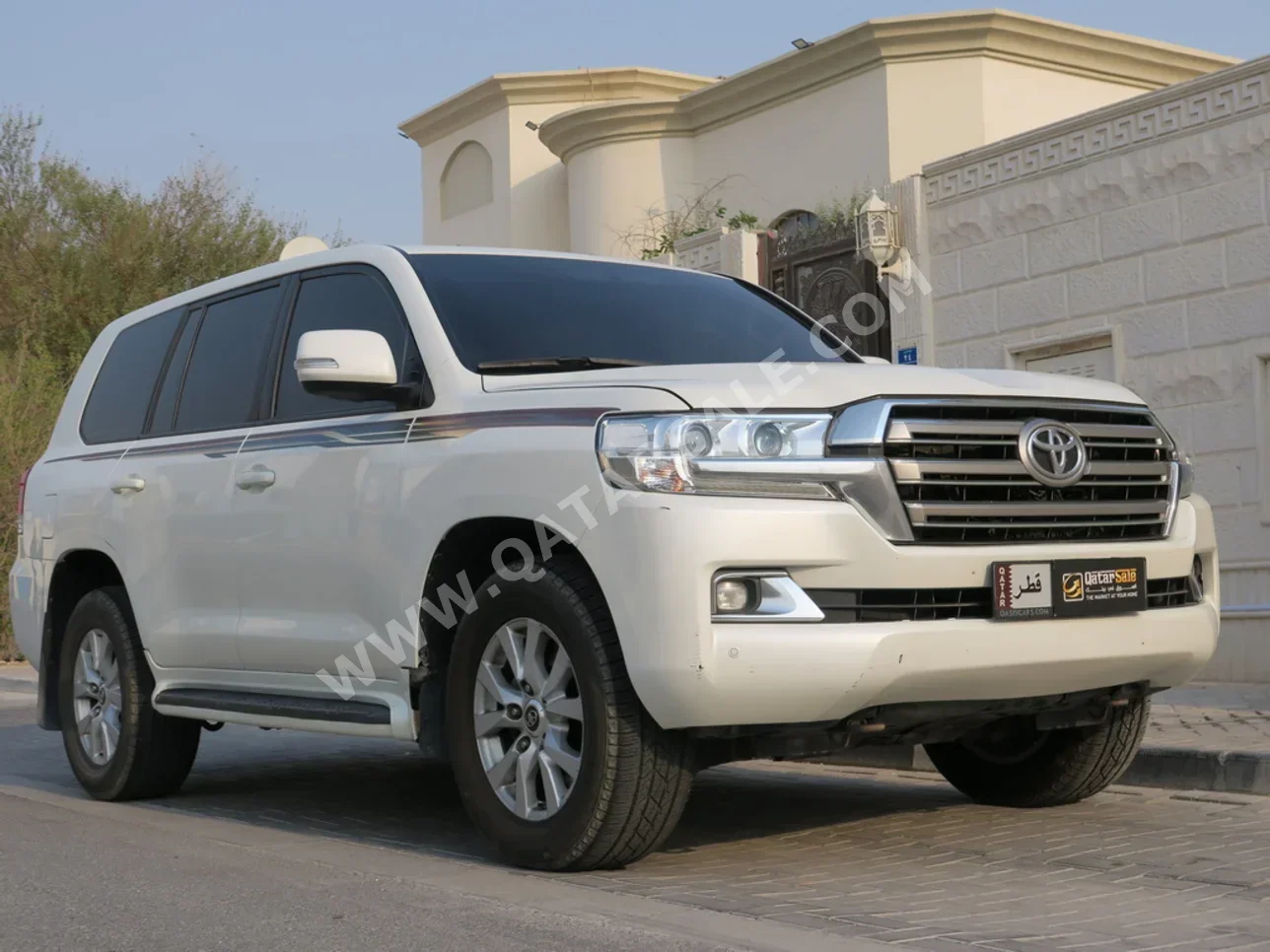 تويوتا  لاند كروزر  جي اكس ار  2021  اوتوماتيك  170,000 كم  6 سلندر  دفع رباعي  اس يو في  أبيض