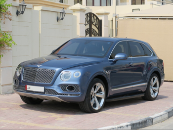 بنتلي  بينتايجا  2017  اوتوماتيك  75,000 كم  12 سلندر  دفع رباعي  اس يو في  ازرق
