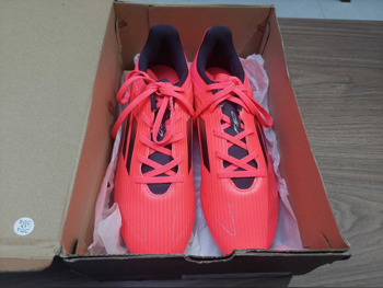 أحذية رياضية اديداس \  كرة القدم  رجالي  قياس 42