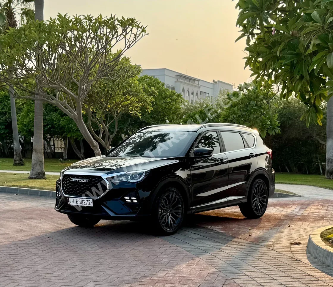 Jetour  X70  Plus  2025  Automatic  3,500 Km  4 Cylinder  All Wheel Drive (AWD)  SUV  Black  With Warranty