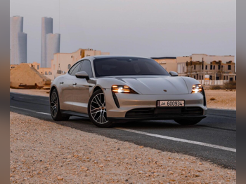 Porsche  Taycan  2022  Tiptronic  96,000 Km  6 Cylinder  Rear Wheel Drive (RWD)  Hatchback  Beige