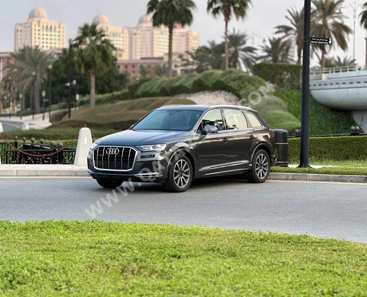 اودي  كيو 7  55 تي اف اس اي  2023  اوتوماتيك  2,500 كم  6 سلندر  دفع رباعي  اس يو في  رمادي  تحت الضمان