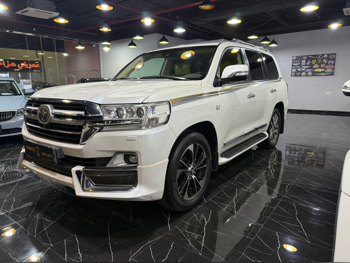 تويوتا  لاند كروزر  في اكس أس  2016  اوتوماتيك  232,000 كم  8 سلندر  دفع رباعي  اس يو في  أبيض