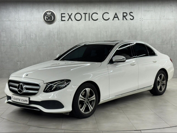 مرسيدس - بنز  اي - كلاس  200  2020  اوتوماتيك  86,000 كم  4 سلندر  دفع خلفي  سيدان  أبيض
