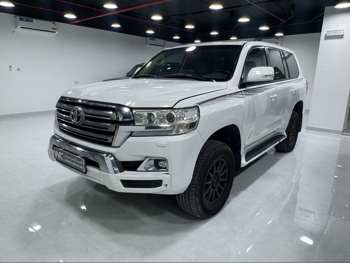 تويوتا  لاند كروزر  جي اكس ار  2019  اوتوماتيك  220,000 كم  6 سلندر  دفع رباعي  اس يو في  أبيض  تحت الضمان