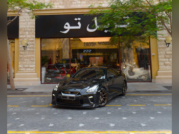 Nissan  GT-R  2017  Automatic  75,000 Km  6 Cylinder  Rear Wheel Drive (RWD)  Coupe / Sport  Black