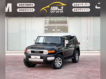 Toyota  FJ Cruiser  2014  Automatic  305,000 Km  6 Cylinder  Four Wheel Drive (4WD)  SUV  Black