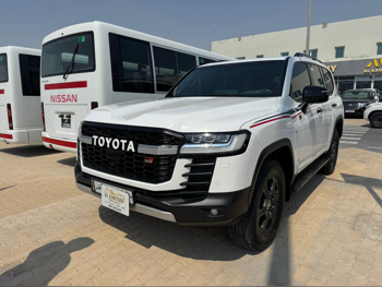 تويوتا  لاند كروزر  جي ار سبورت توين تيربو  2022  اوتوماتيك  77,000 كم  6 سلندر  دفع رباعي  اس يو في  أبيض  تحت الضمان