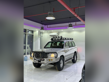 تويوتا  لاند كروزر  في اكس ار  2007  اوتوماتيك  373,000 كم  8 سلندر  دفع رباعي  اس يو في  أبيض