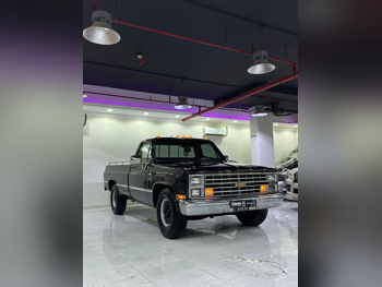 شفروليه  كلاسك  1987  اوتوماتيك  350,000 كم  8 سلندر  دفع خلفي  بيكب  أسود