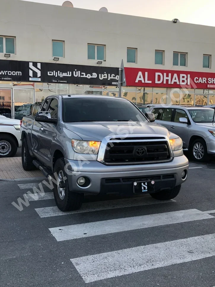 Toyota  Tundra  2012  Automatic  357,000 Km  8 Cylinder  Four Wheel Drive (4WD)  Pick Up  Silver