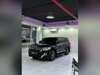 تويوتا  لاند كروزر  في اكس أس  2018  اوتوماتيك  297,000 كم  8 سلندر  دفع رباعي  اس يو في  أسود