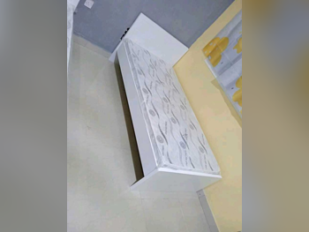 الأسّرة - فردي  - أبيض  - متضمنة المرتبة