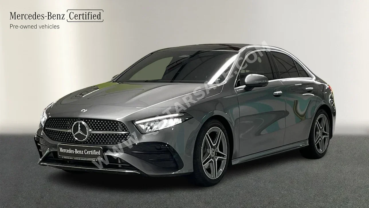 مرسيدس - بنز  ايه - كلاس  200  2025  اوتوماتيك  10,000 كم  4 سلندر  دفع رباعي  سيدان  رمادي  تحت الضمان