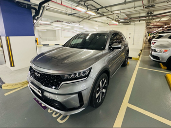 Kia  Sorento  2022  Automatic  33,000 Km  4 Cylinder  Front Wheel Drive (FWD)  SUV  Gray  With Warranty