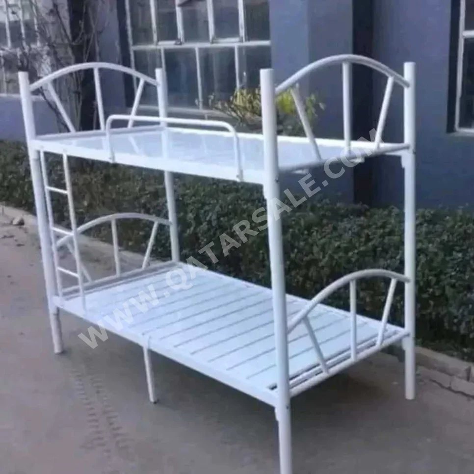 الأسّرة - مزدوج  - أبيض  - متضمنة المرتبة