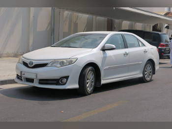 تويوتا  كامري  جي ال اكس  2012  اوتوماتيك  234,000 كم  4 سلندر  سحب امامي  سيدان  أبيض