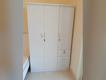 خزائن ودواليب الملابس والزينة - لايف ستايل  - خزائن  - أبيض