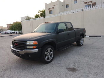 جي ام سي  سييرا  زد 71  2006  اوتوماتيك  220,000 كم  8 سلندر  دفع رباعي  بيكب  اسود مطفي