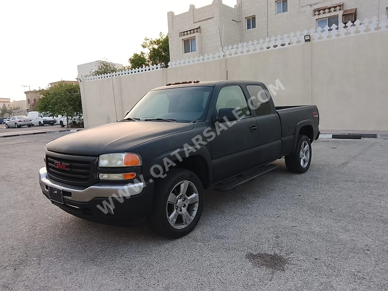 جي ام سي  سييرا  زد 71  2006  اوتوماتيك  220,000 كم  8 سلندر  دفع رباعي  بيكب  اسود مطفي