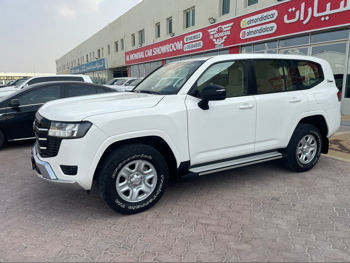 تويوتا  لاند كروزر  جي اكس  2022  اوتوماتيك  100,000 كم  6 سلندر  دفع رباعي  اس يو في  أبيض