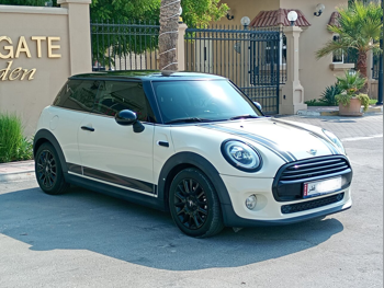 Mini  Cooper  2019  Automatic  104,000 Km  3 Cylinder  Front Wheel Drive (FWD)  Hatchback  White