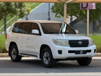 تويوتا  لاند كروزر  جي  2013  اوتوماتيك  440,000 كم  6 سلندر  دفع رباعي  اس يو في  أبيض