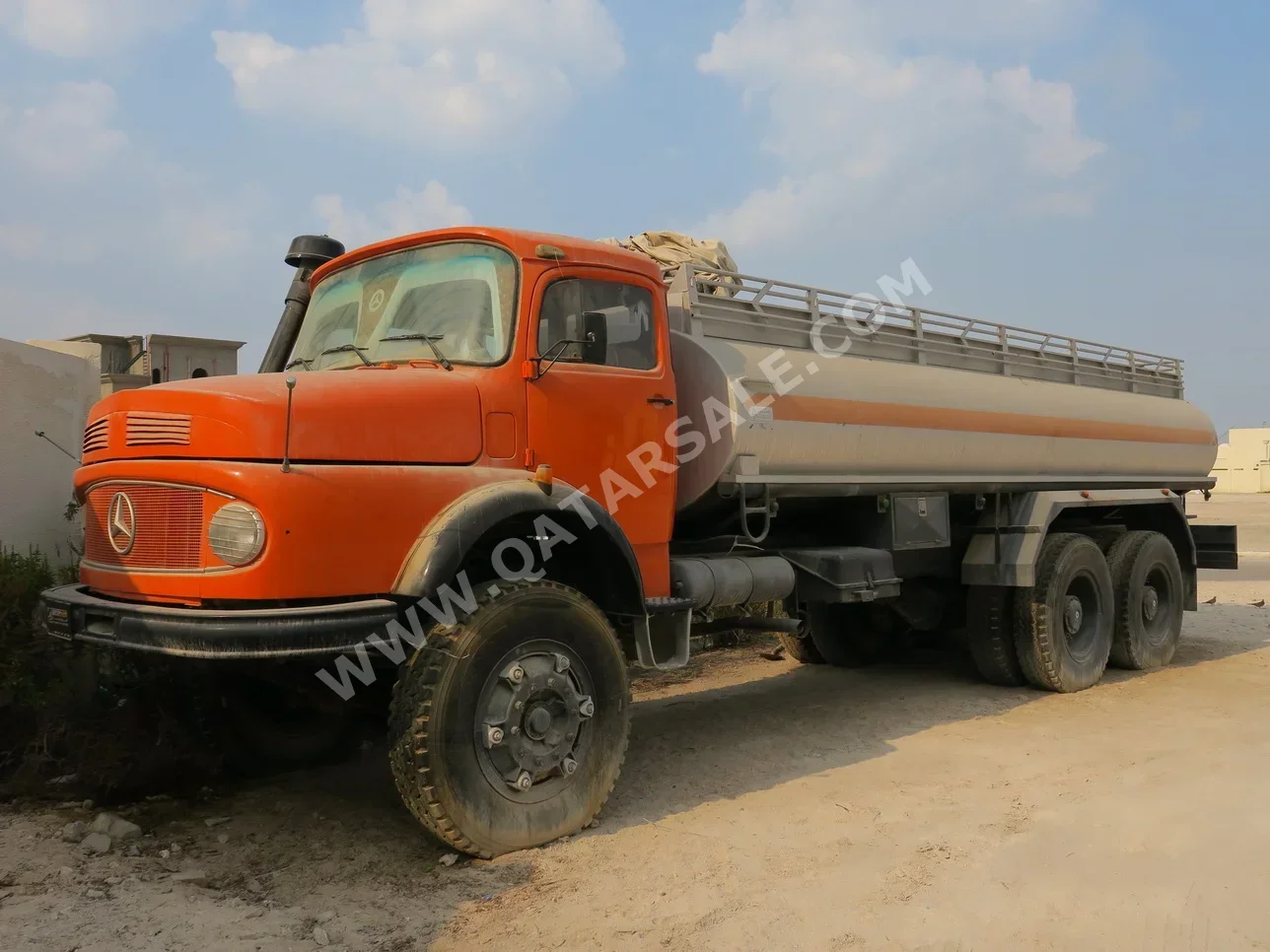 صهريج ماء مرسيدس  1994  برتقالي  6  300000 كم