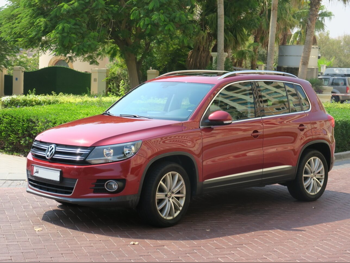 فوكس واغن  تيغوان  2016  اوتوماتيك  116,000 كم  4 سلندر  دفع رباعي  اس يو في  أحمر