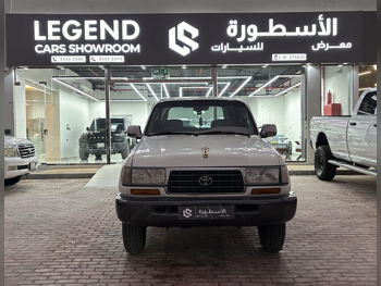 تويوتا  لاند كروزر  في اكس  1997  اوتوماتيك  341,000 كم  6 سلندر  دفع رباعي  اس يو في  أبيض