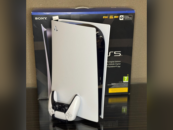 Video Games Consoles - Sony  - PlayStation 5 Digital  - 825 GB  -Included Controllers: 1