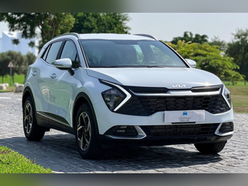 Kia  Sportage  4 Cylinder  SUV ( AWD )  White  2023