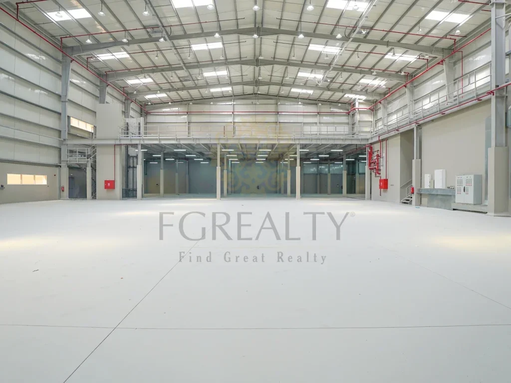 مخازن و مستودعات - الوكرة - بركة العوامر -المساحة: 4268 متر مربع