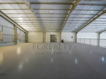 مخازن و مستودعات - الوكرة  - بركة العوامر  -المساحة: 2800 متر مربع