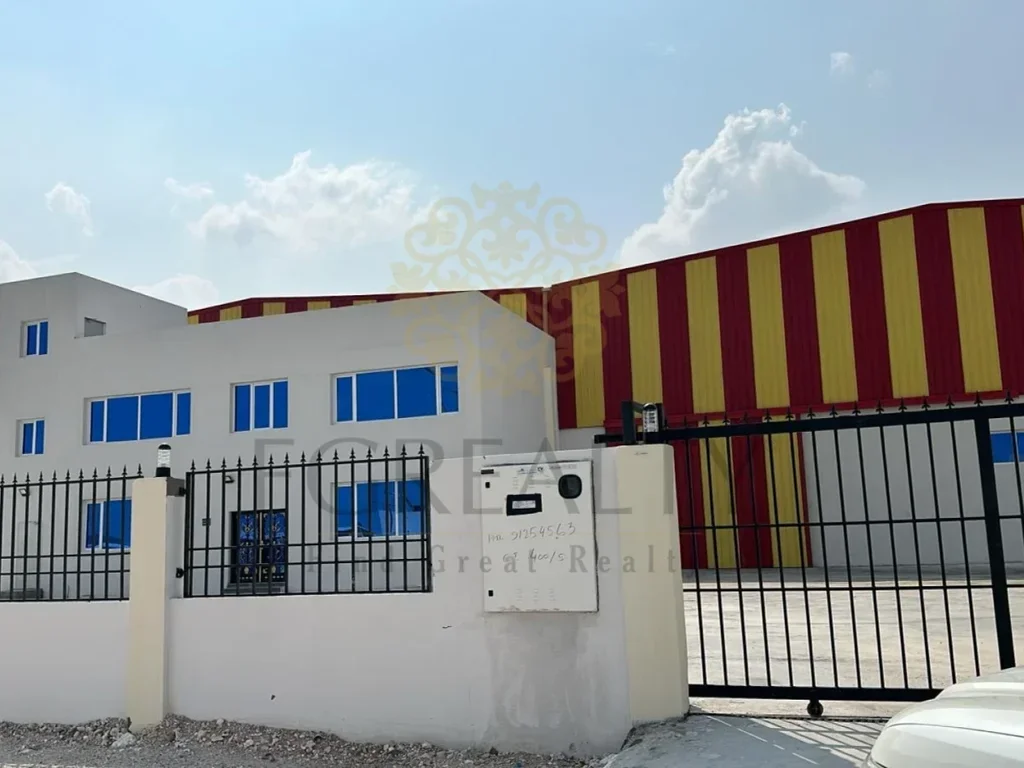 مخازن و مستودعات - الوكرة - بركة العوامر -المساحة: 1700 متر مربع