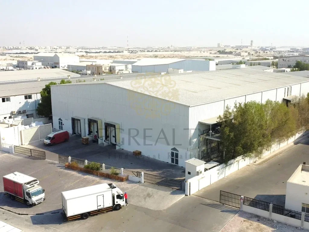 Warehouses & Stores - Al Rayyan - Industrial Area -Area Size: 4040 Square Meter