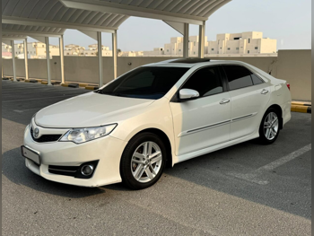 تويوتا  كامري  جي ال اكس  2013  اوتوماتيك  270,000 كم  4 سلندر  سحب امامي  سيدان  أبيض لؤلؤي