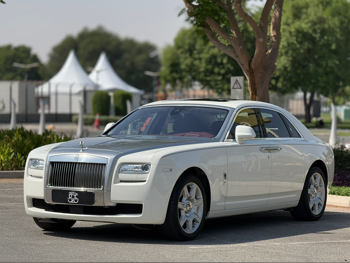 رولز - رويس  غوست  2014  اوتوماتيك  45,000 كم  12 سلندر  دفع كلي مستمر  سيدان  أبيض