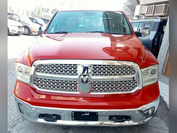 دودج  رام  1500  2015  اوتوماتيك  289,000 كم  8 سلندر  دفع رباعي  بيكب  أحمر