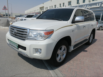 Toyota  Land Cruiser  VXR  2013  Automatic  263,000 Km  8 Cylinder  Four Wheel Drive (4WD)  SUV  White