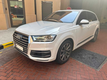 اودي  كيو 7  45  تي اف اس اي كواترو  2017  اوتوماتيك  89,580 كم  6 سلندر  دفع كلي مستمر  اس يو في  أبيض