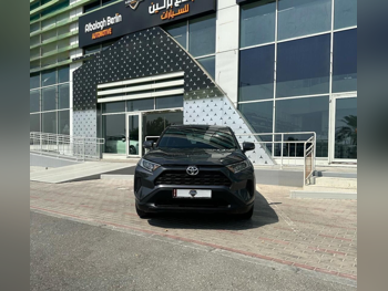 تويوتا  راف 4  2025  اوتوماتيك  548 كم  4 سلندر  دفع رباعي  اس يو في  رمادي غامق