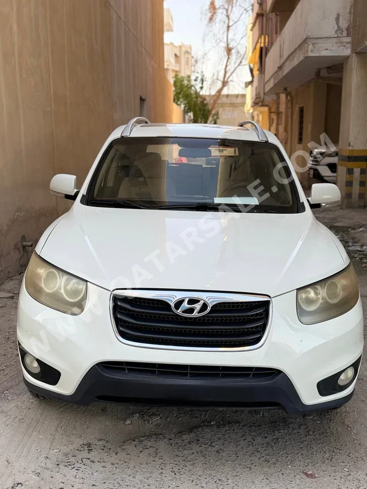 Hyundai  Santa Fe  2011  Automatic  245,000 Km  6 Cylinder  All Wheel Drive (AWD)  SUV  White