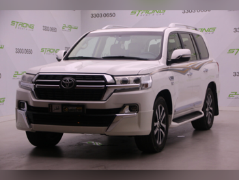 تويوتا  لاند كروزر  في اكس أس  2016  اوتوماتيك  250,000 كم  8 سلندر  دفع رباعي  اس يو في  أبيض